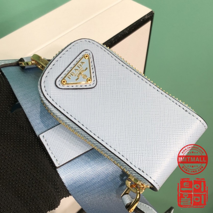 prada_xxxxx_big_00007.jpg