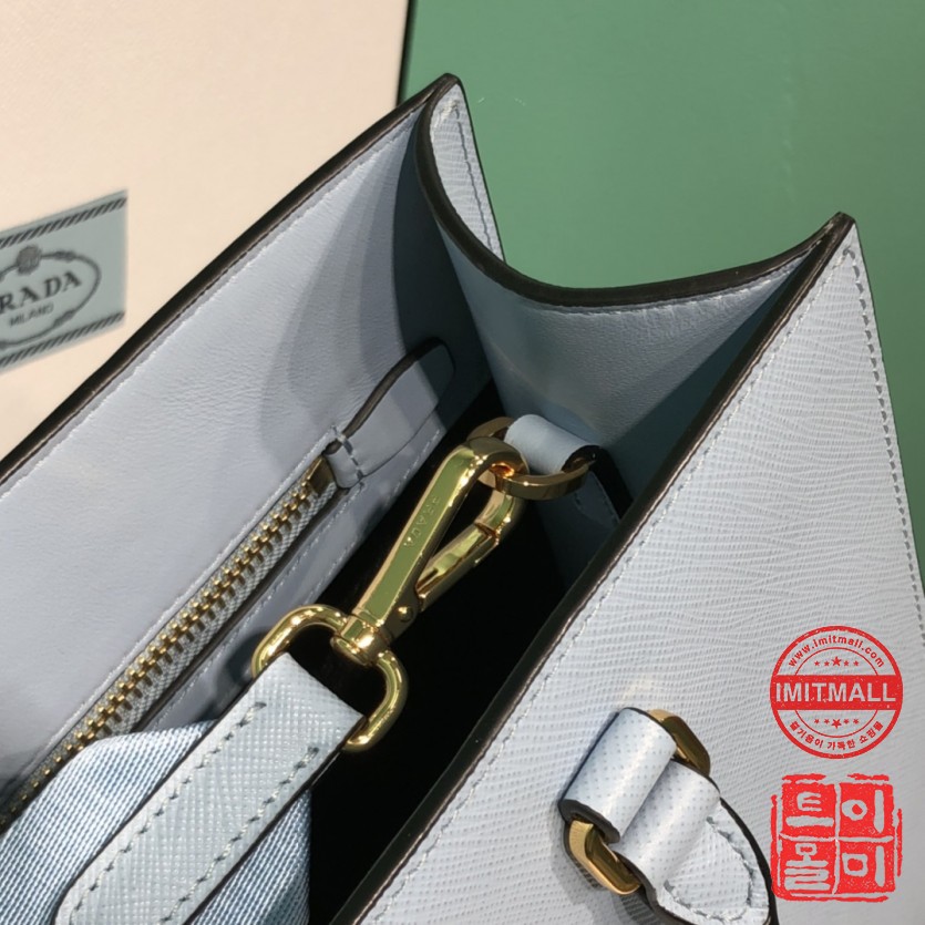 prada_xxxxx_big_00008.jpg