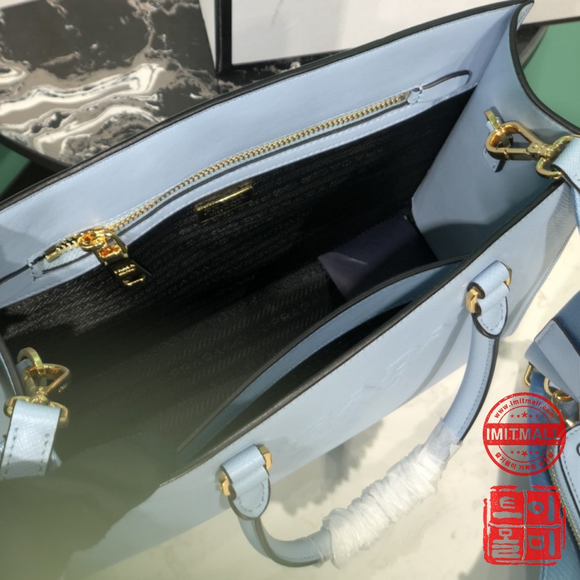 prada_xxxxx_big_00009.jpg