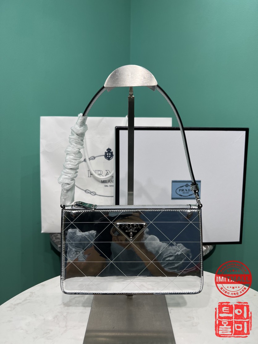 prada_xxxxx_big_00001.jpg
