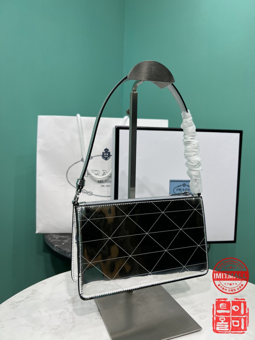 prada_xxxxx_big_00003.jpg