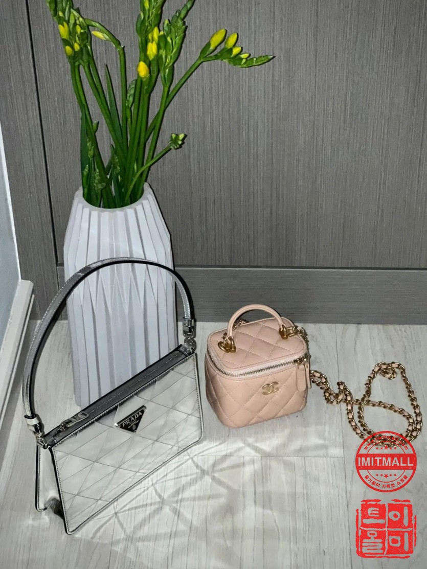 prada_xxxxx_big_00011.jpg