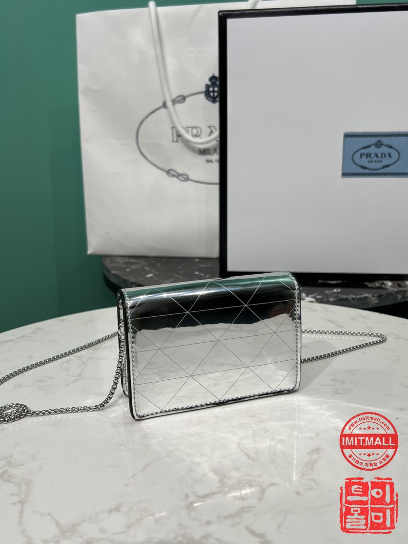 prada_xxxxx_big_00003.jpg