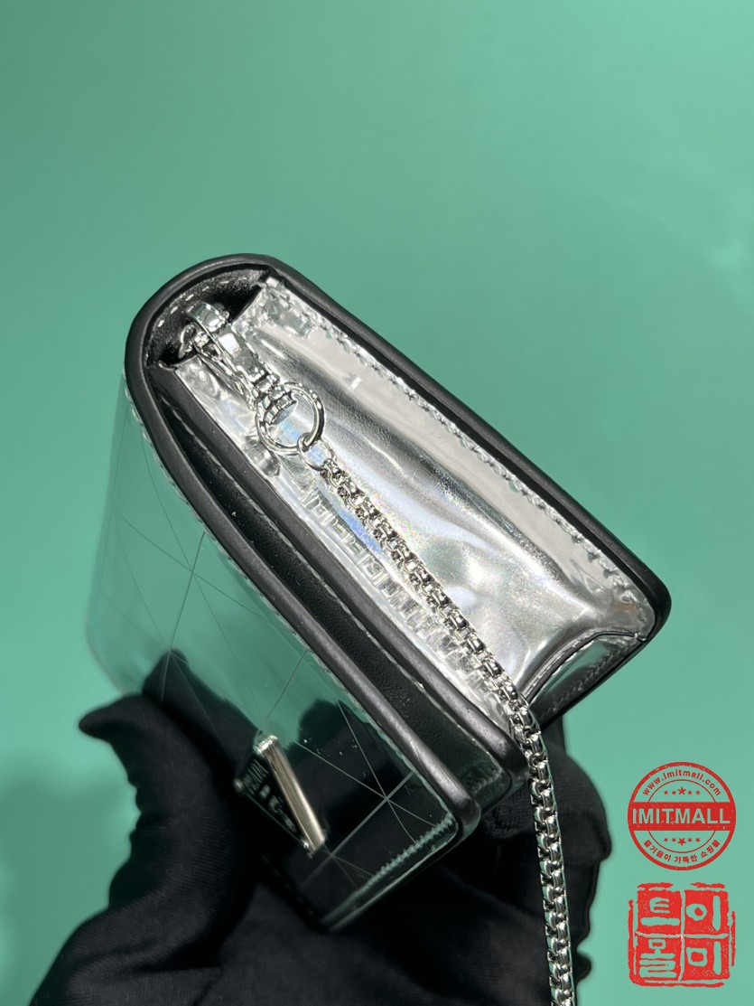 prada_xxxxx_big_00005.jpg
