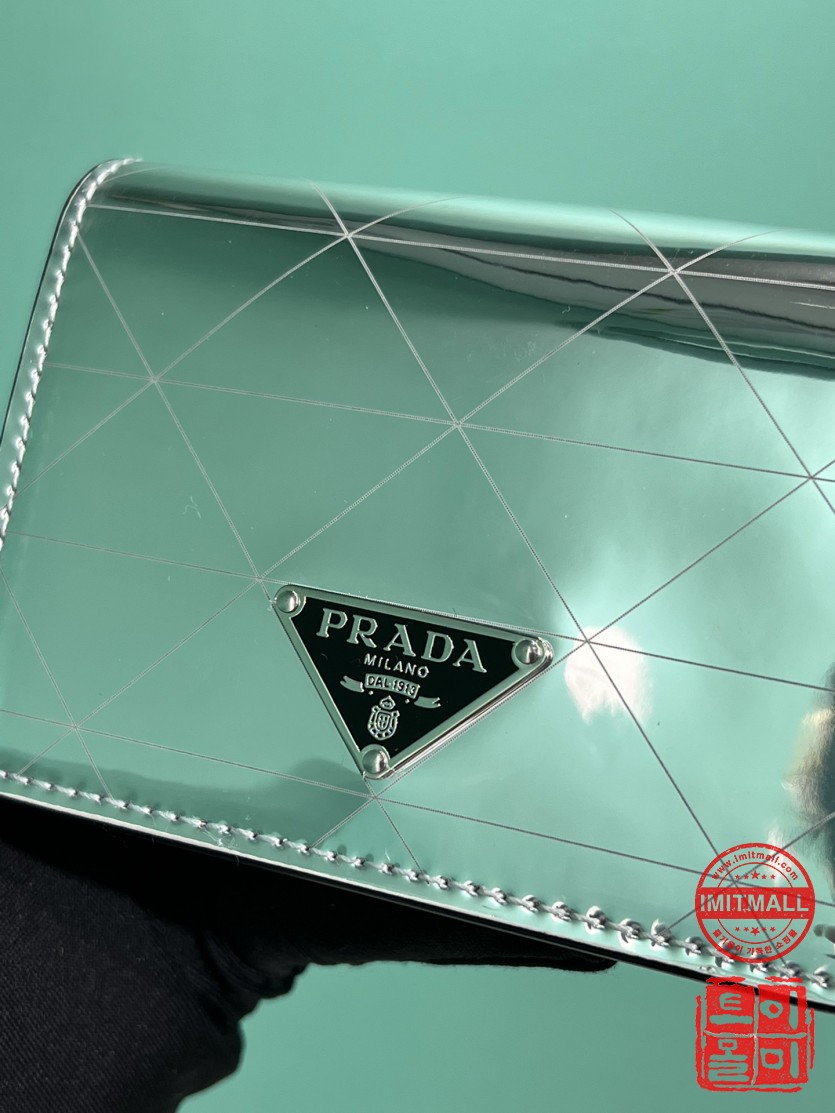 prada_xxxxx_big_00006.jpg
