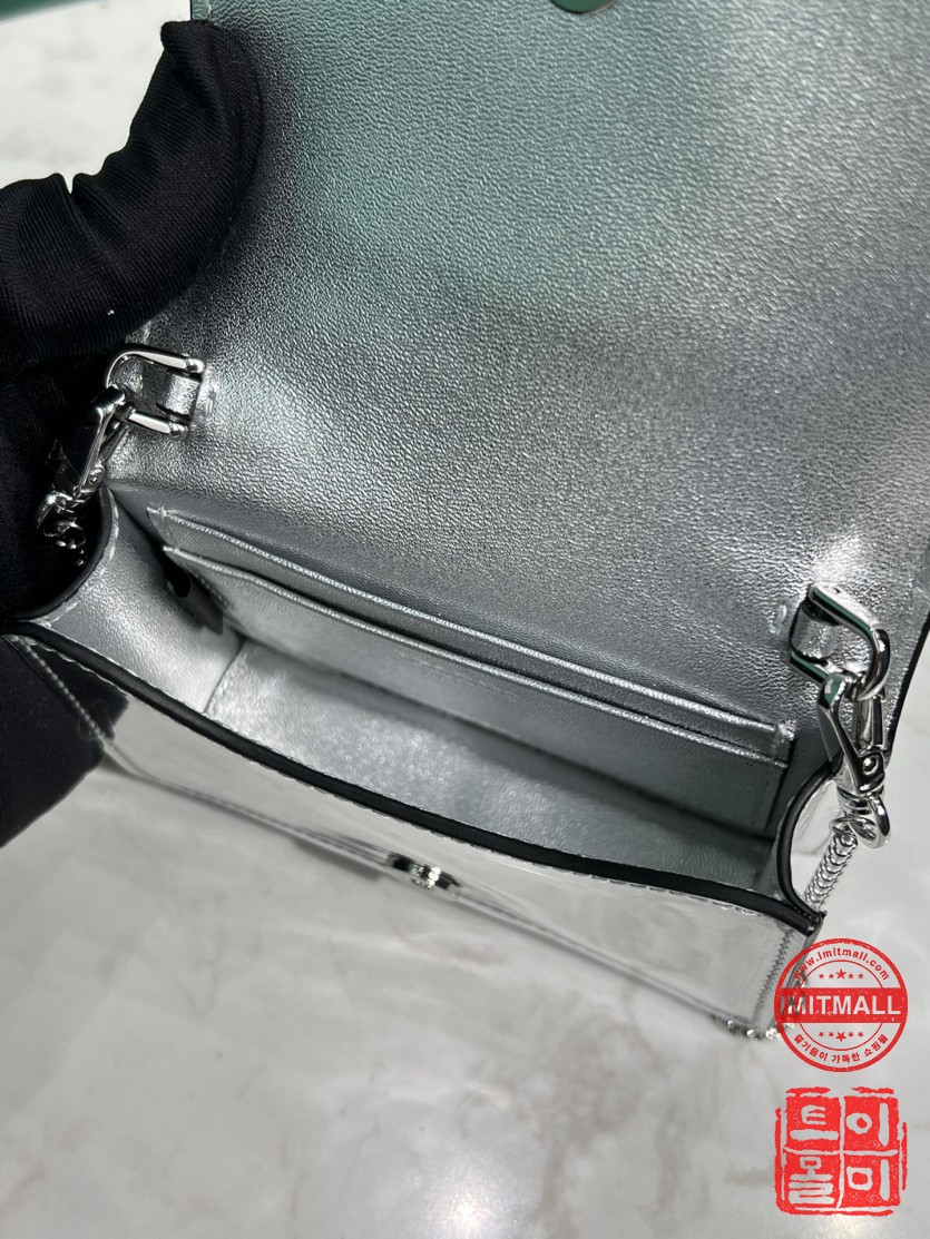 prada_xxxxx_big_00009.jpg