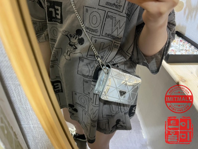 prada_xxxxx_big_00010.jpg