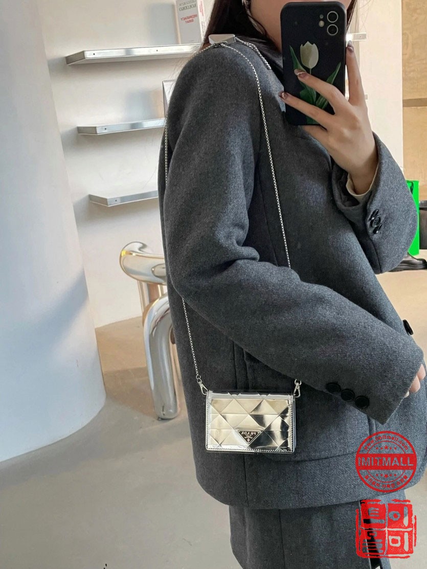 prada_xxxxx_big_00012.jpg