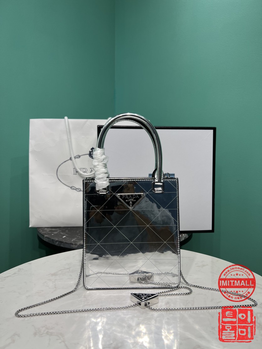 prada_xxxxx_big_00001.jpg