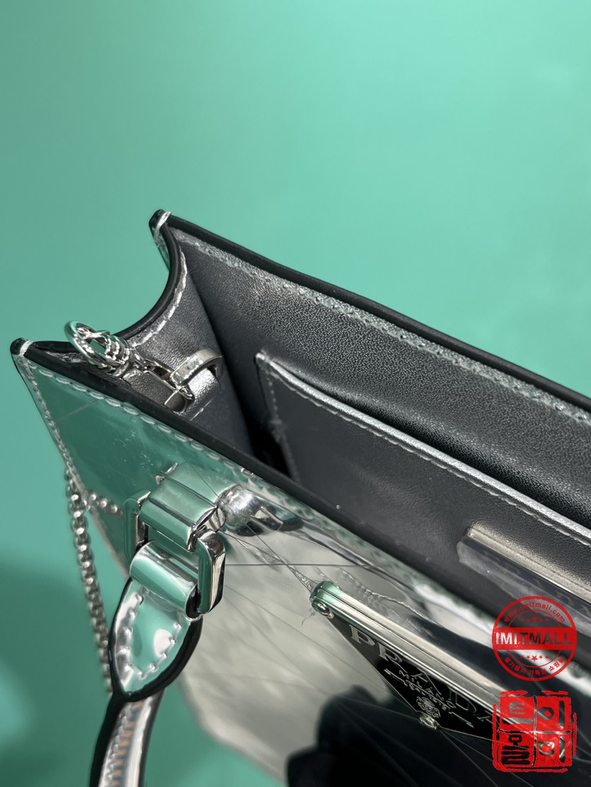 prada_xxxxx_big_00008.jpg