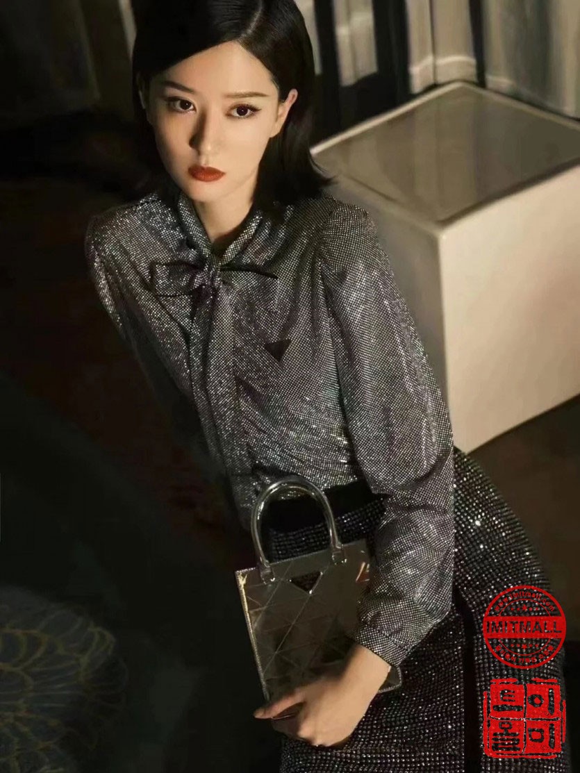 prada_xxxxx_big_00011.jpg