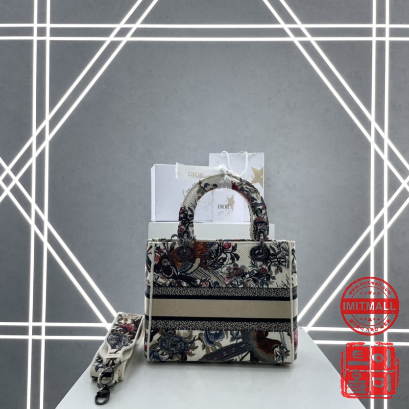dior_xxxxx_big_00002.jpg