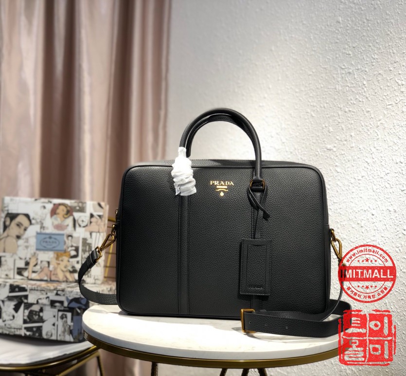 prada_xxxxx_big_00001.jpg