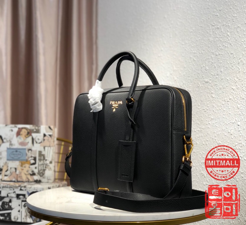 prada_xxxxx_big_00002.jpg