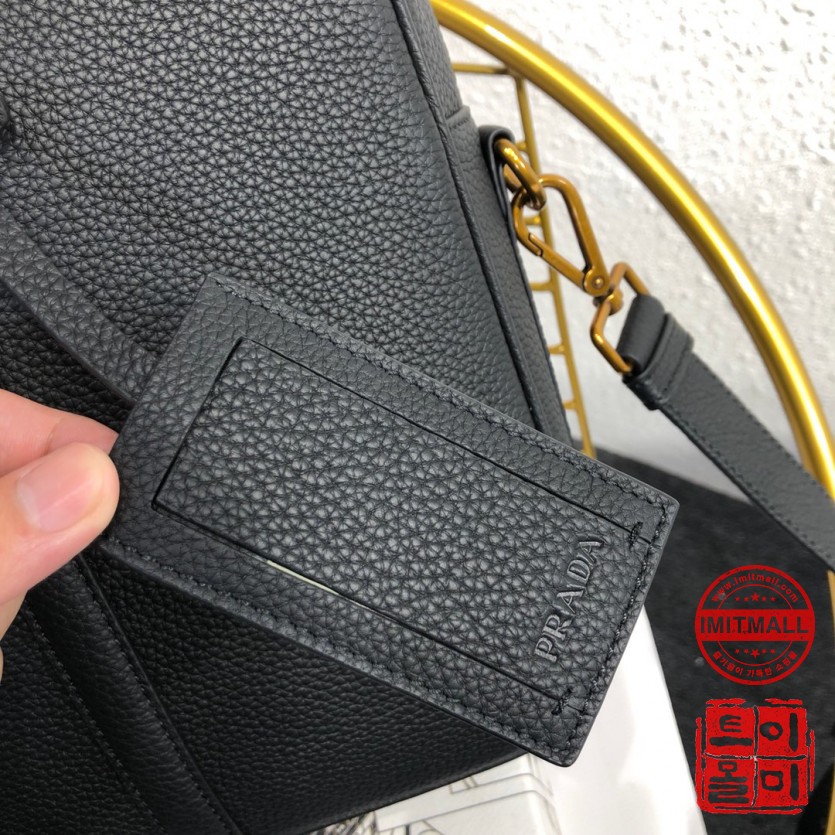 prada_xxxxx_big_00006.jpg