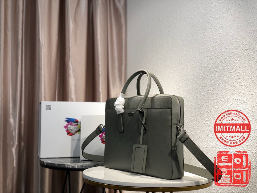 prada_xxxxx_big_00002.jpg