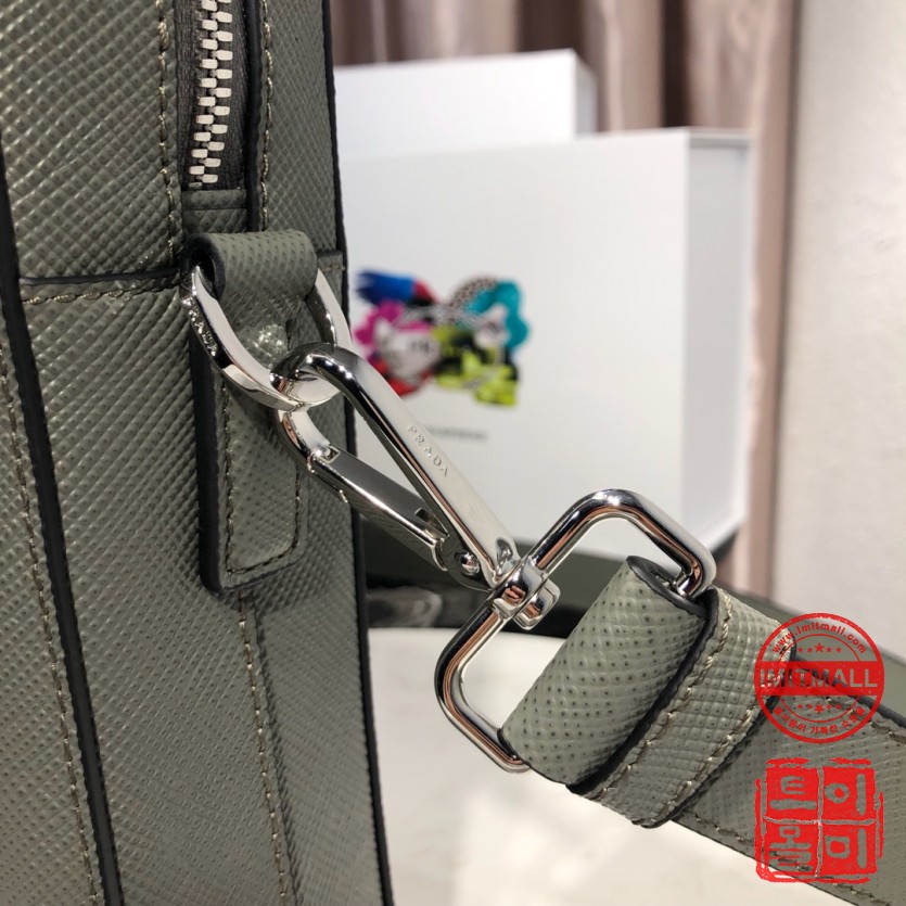 prada_xxxxx_big_00007.jpg