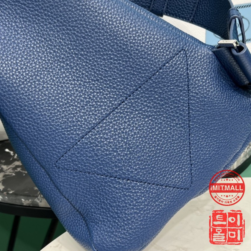prada_xxxxx_big_00007.jpg
