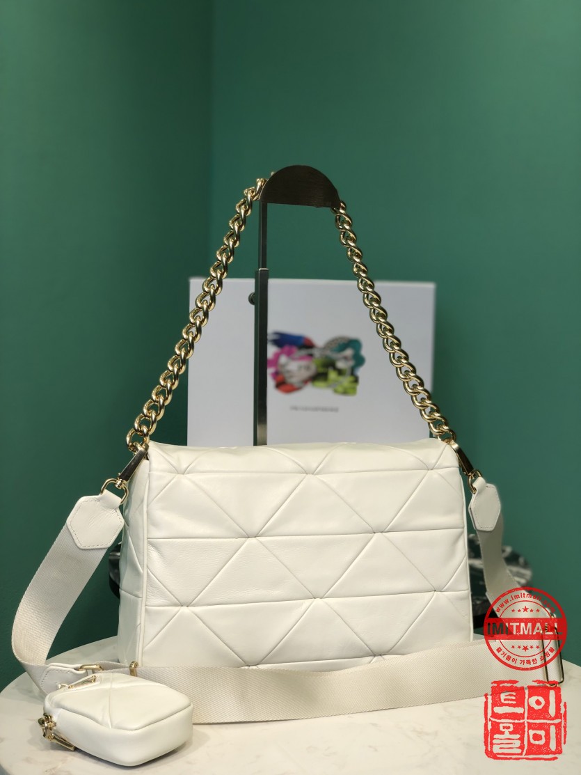 prada_xxxxx_big_00003.jpg