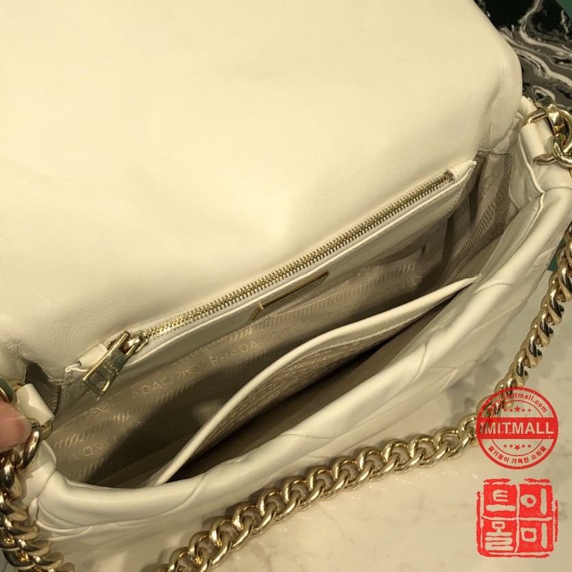 prada_xxxxx_big_00008.jpg