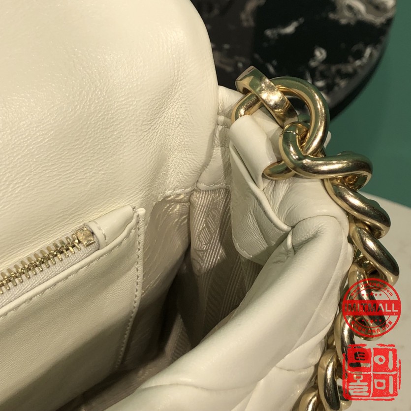 prada_xxxxx_big_00009.jpg