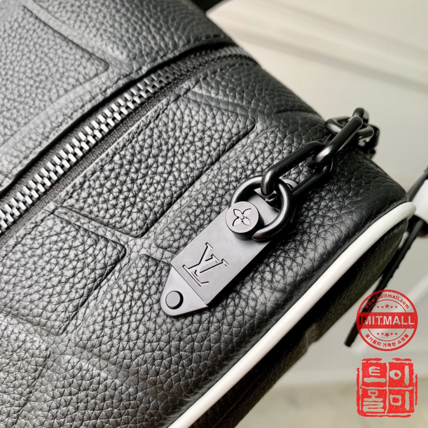 louis_vuitton_xxxxx_big_00005.jpg