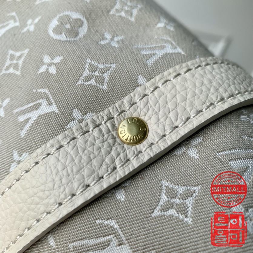 louis_vuitton_xxxxx_big_00005.jpg