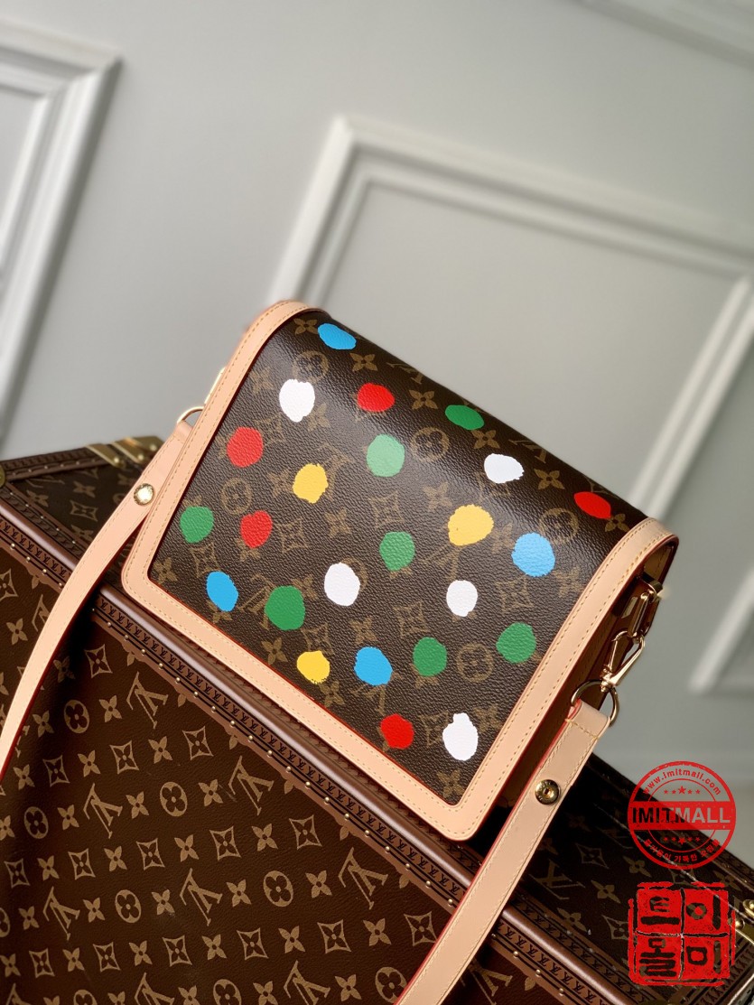 louis_vuitton_xxxxx_big_00002.jpg