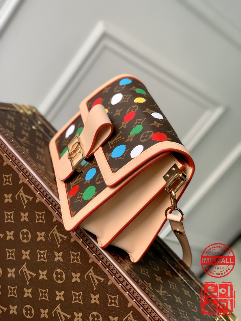 louis_vuitton_xxxxx_big_00003.jpg