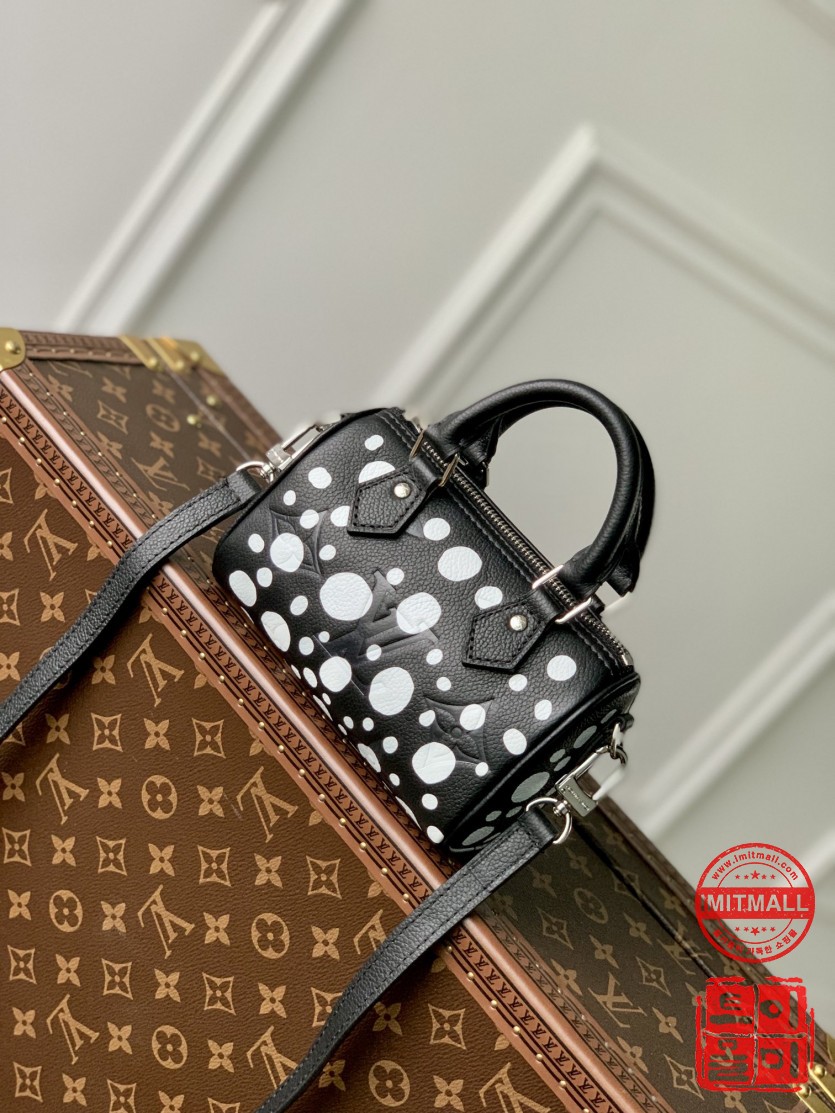 louis_vuitton_xxxxx_big_00001.jpg