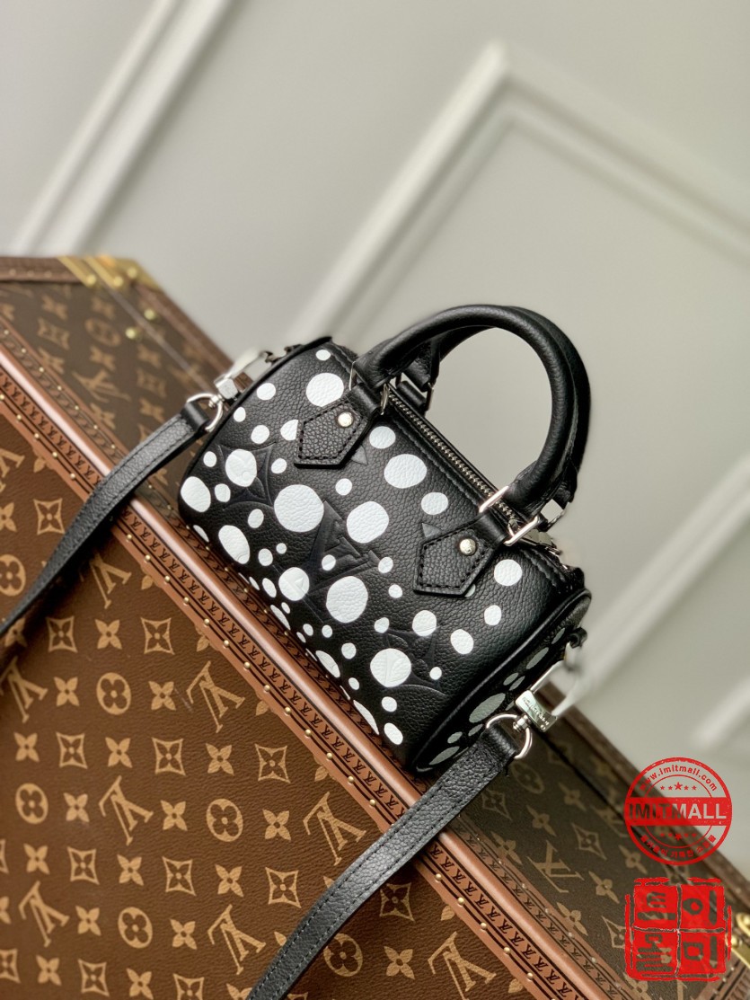 louis_vuitton_xxxxx_big_00002.jpg