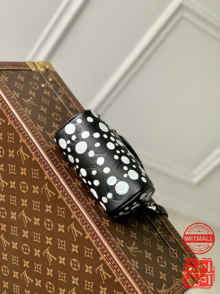louis_vuitton_xxxxx_big_00004.jpg