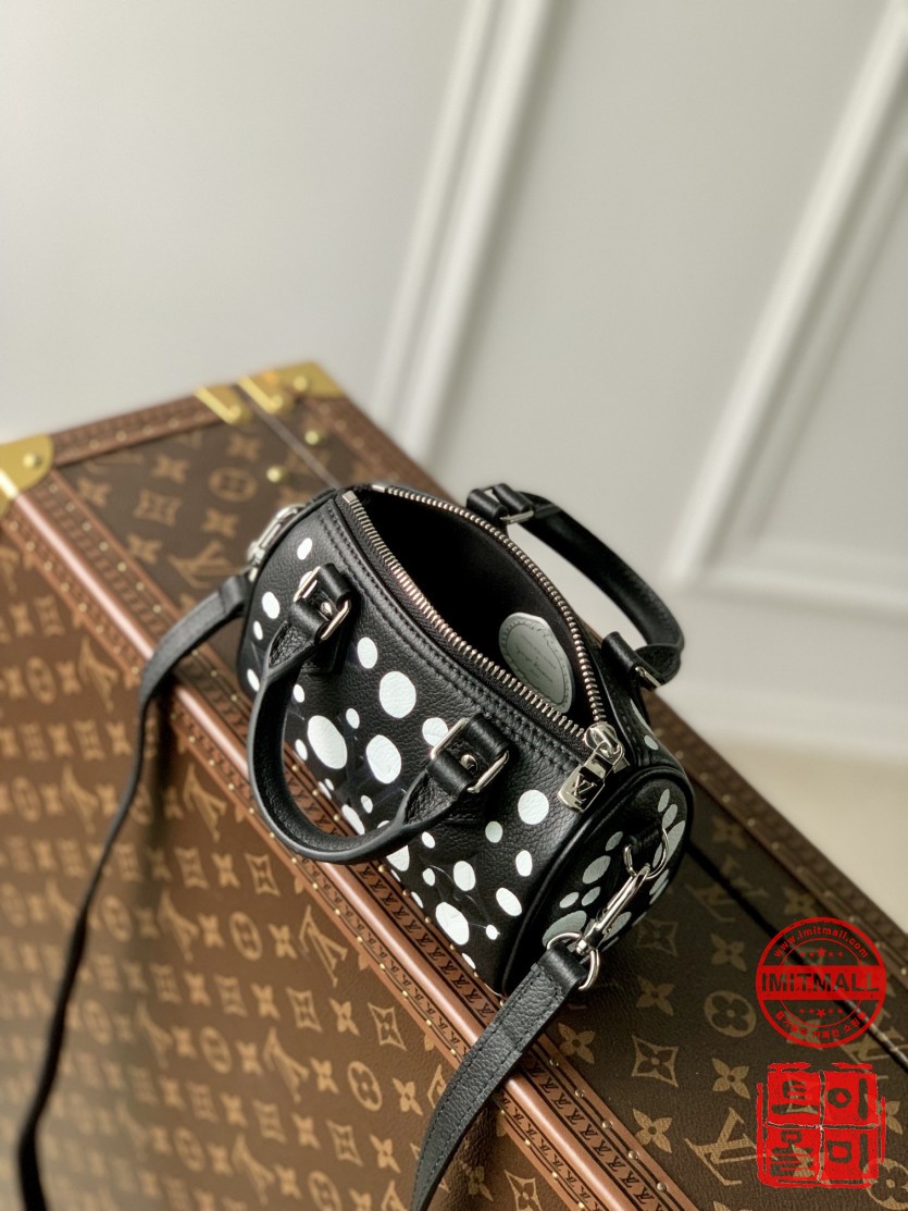 louis_vuitton_xxxxx_big_00007.jpg