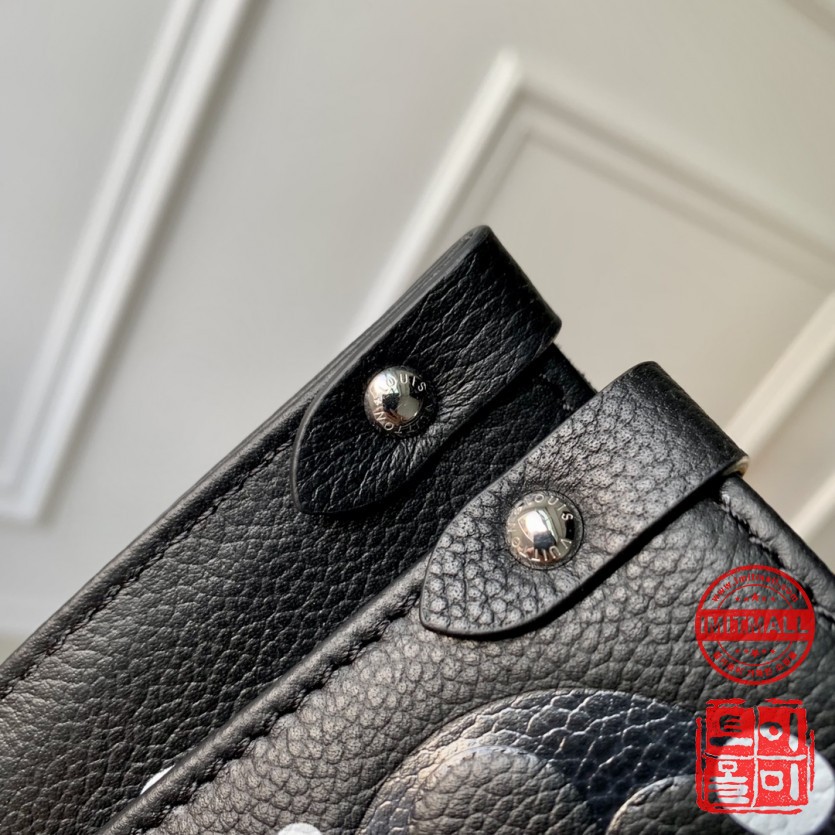 louis_vuitton_xxxxx_big_00005.jpg