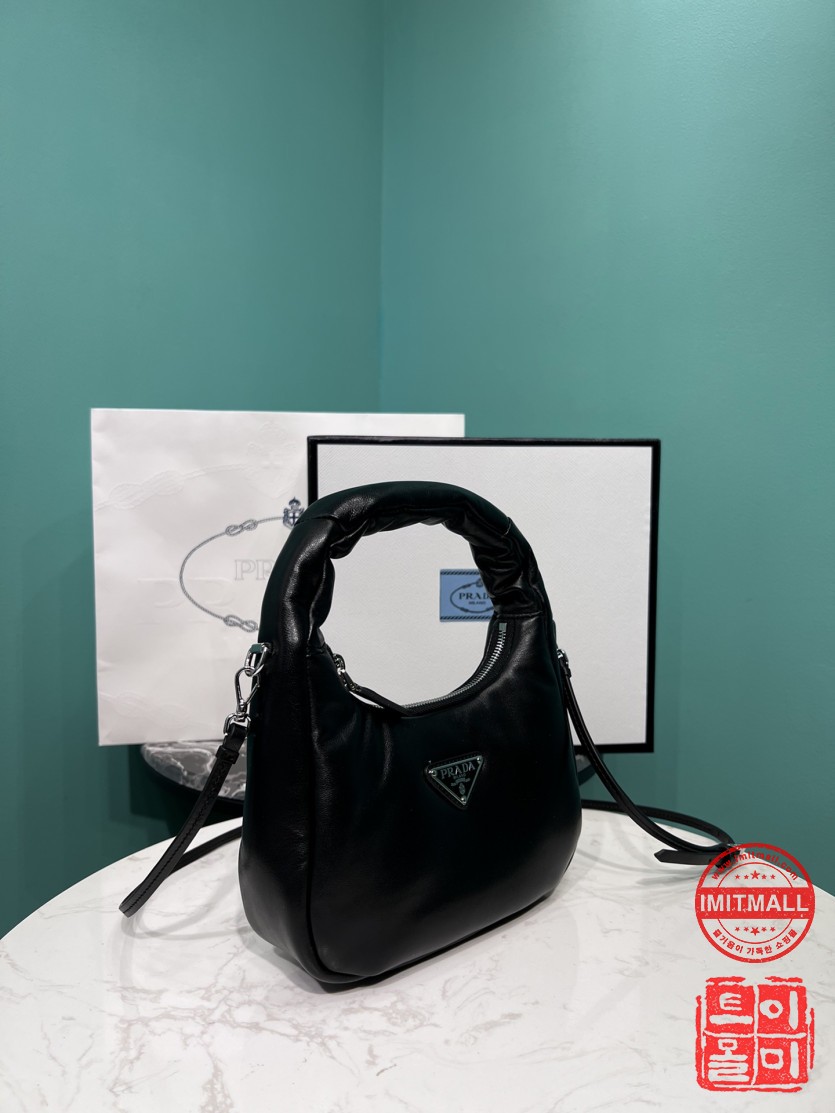 prada_xxxxx_big_00002.jpg