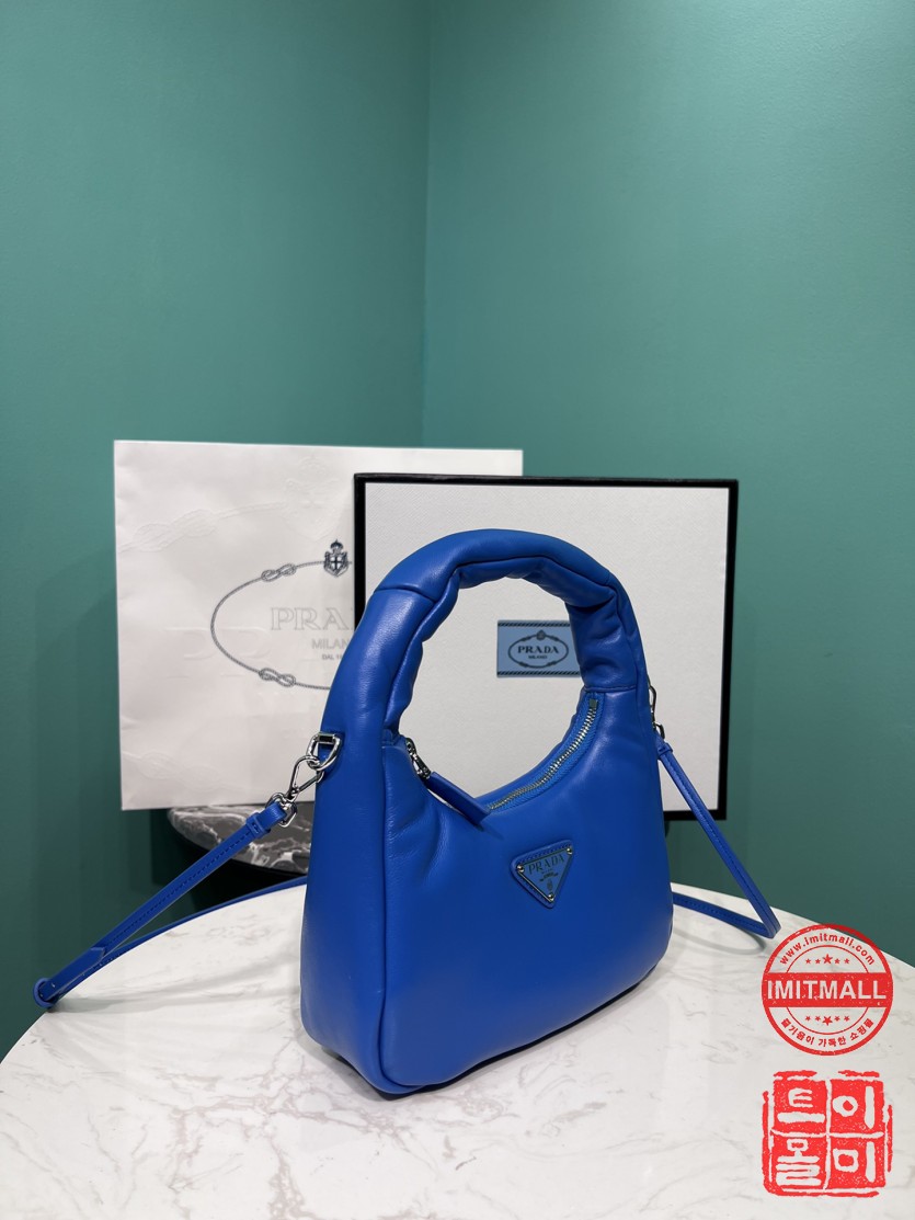 prada_xxxxx_big_00002.jpg