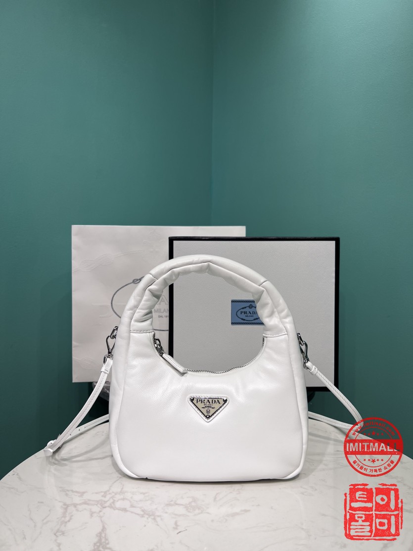 prada_xxxxx_big_00001.jpg
