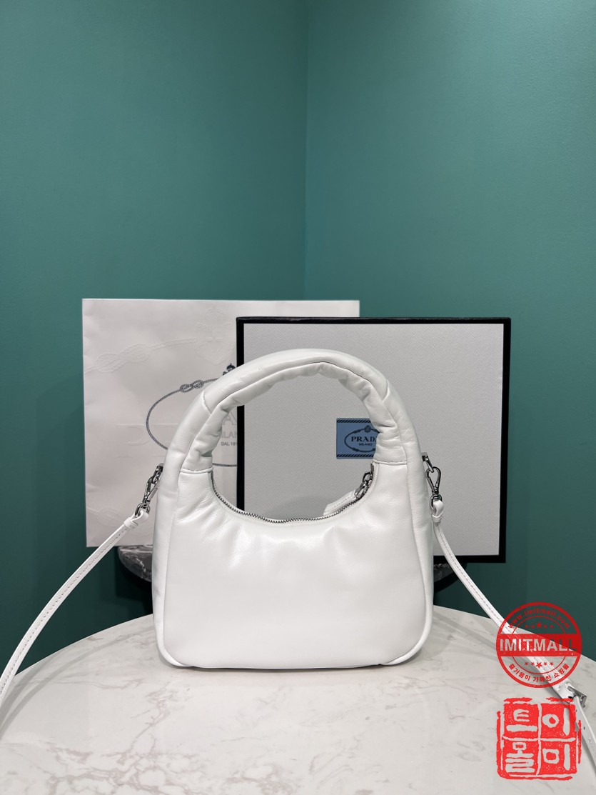prada_xxxxx_big_00003.jpg
