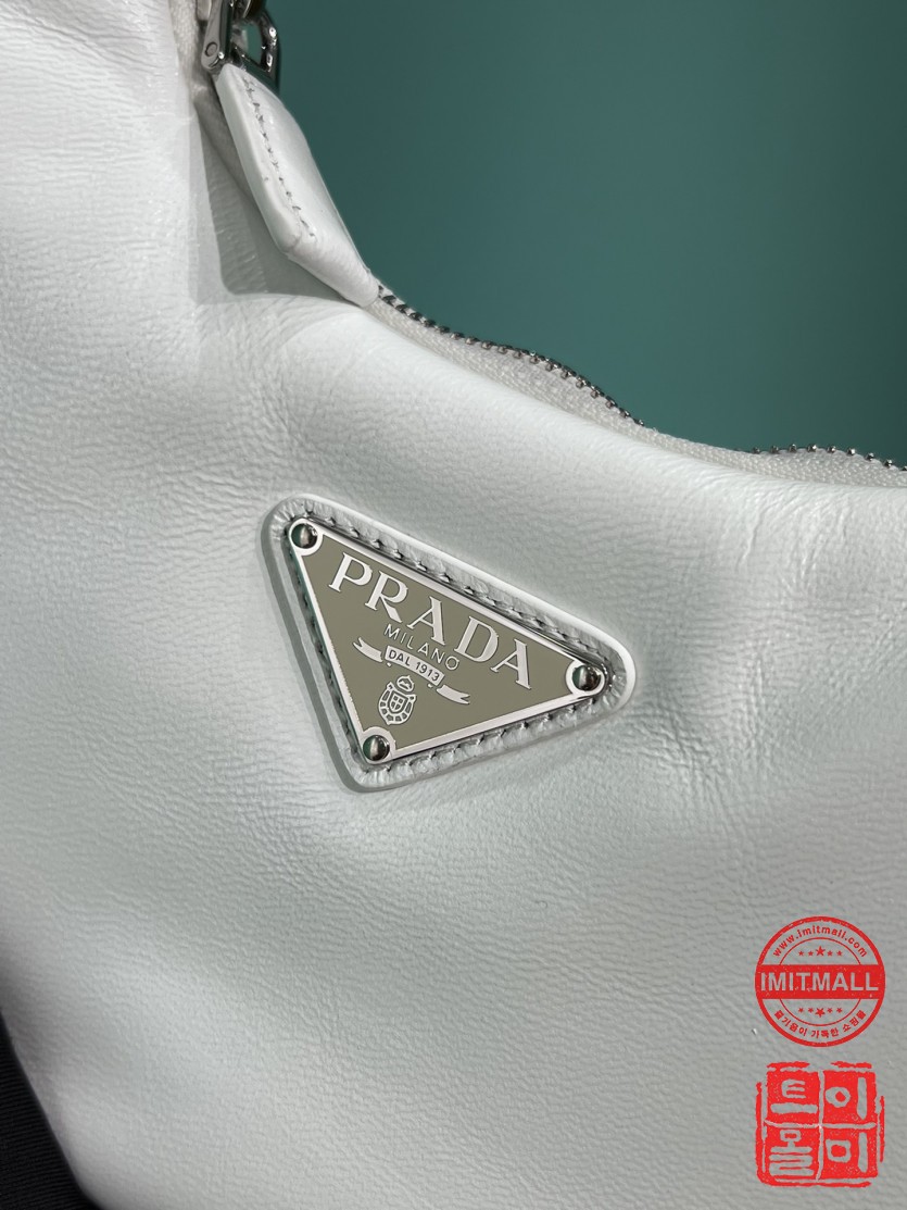 prada_xxxxx_big_00005.jpg