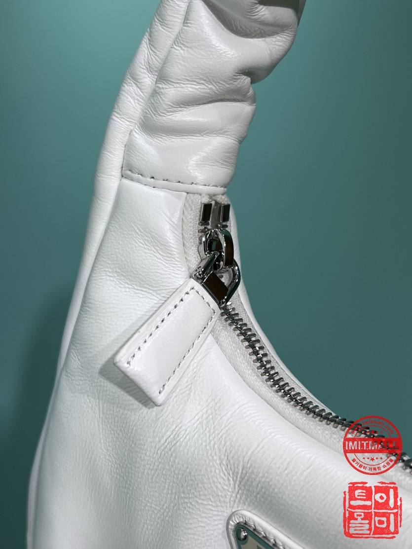 prada_xxxxx_big_00006.jpg