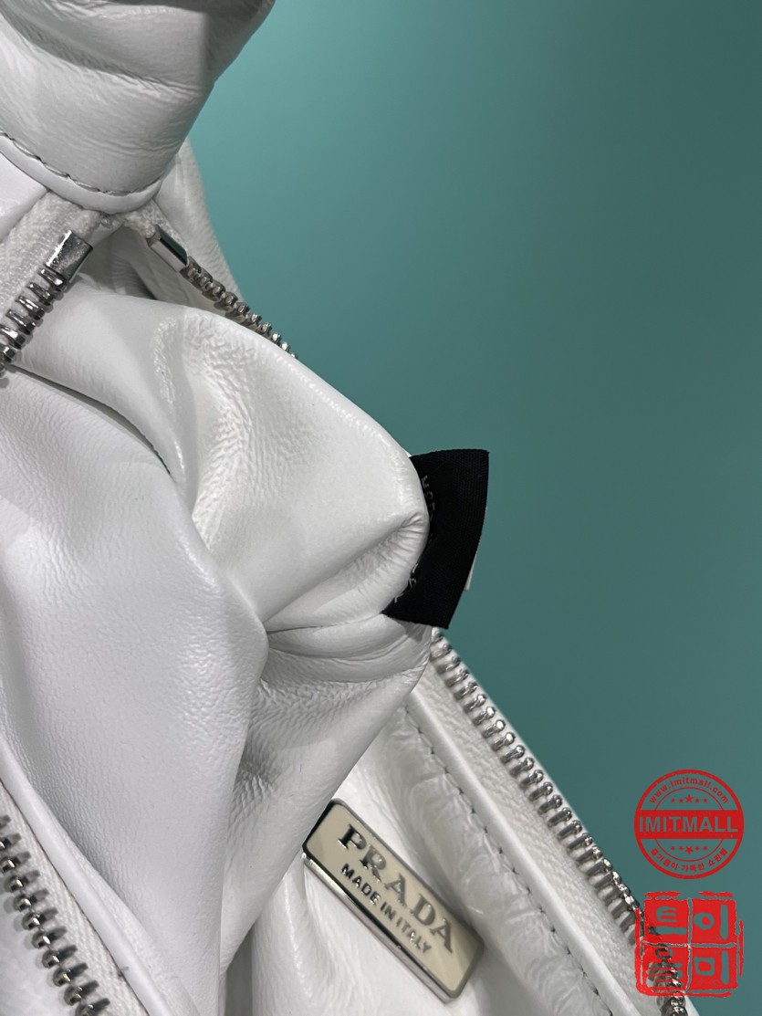 prada_xxxxx_big_00009.jpg