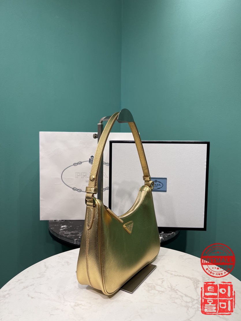 prada_xxxxx_big_00002.jpg