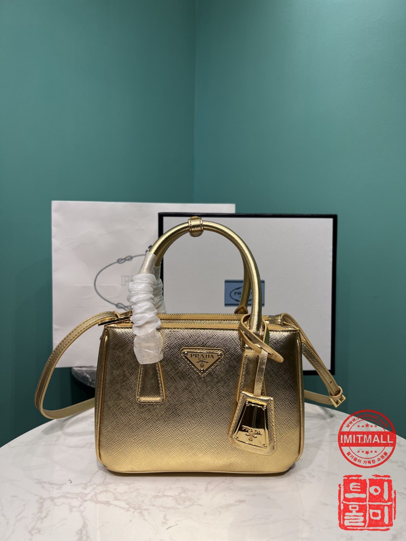prada_xxxxx_big_00001.jpg