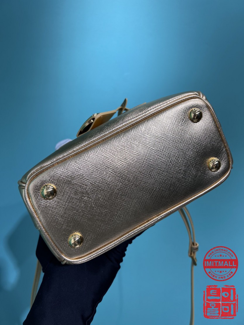 prada_xxxxx_big_00003.jpg