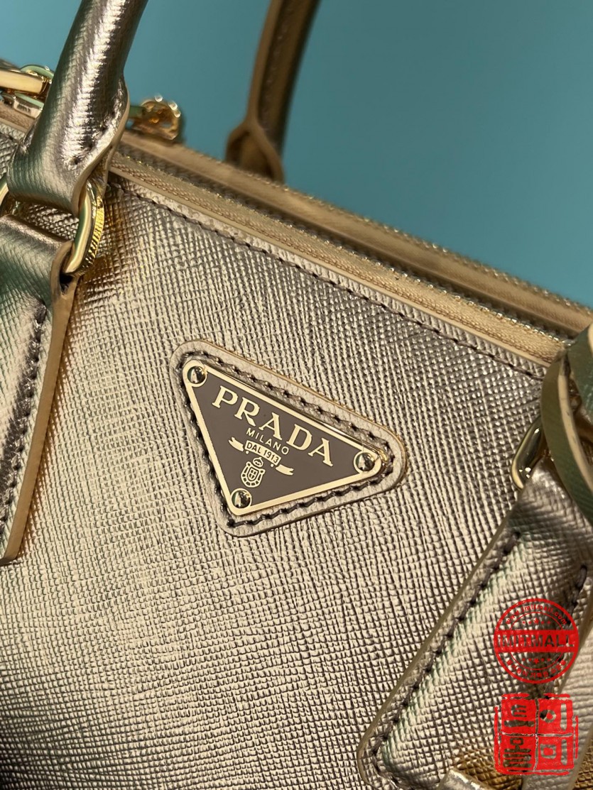 prada_xxxxx_big_00004.jpg