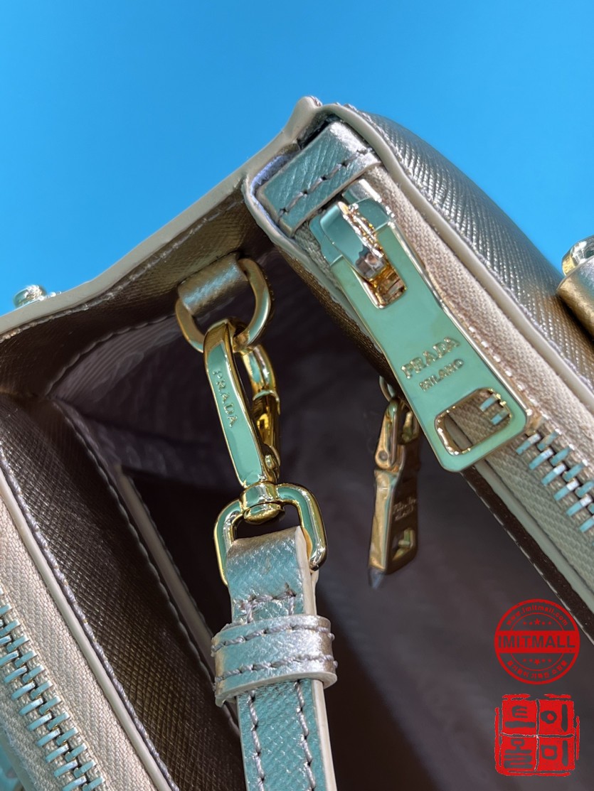 prada_xxxxx_big_00008.jpg