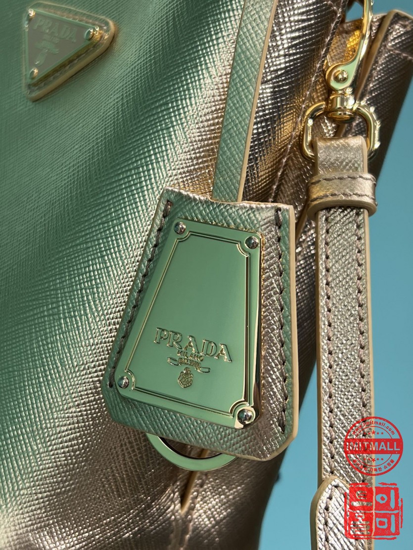 prada_xxxxx_big_00007.jpg