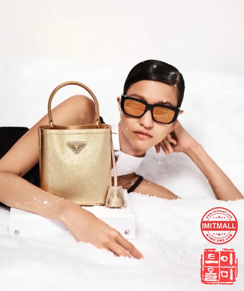 prada_xxxxx_big_00011.jpg