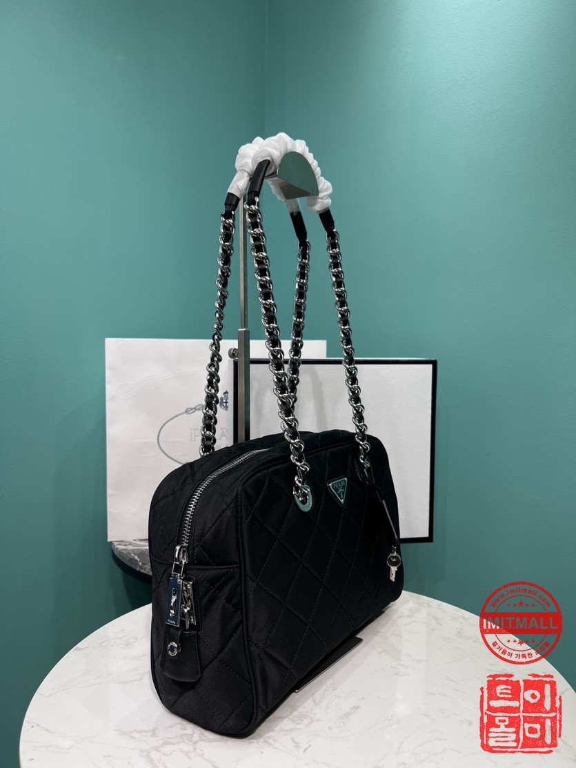 prada_xxxxx_big_00002.jpg