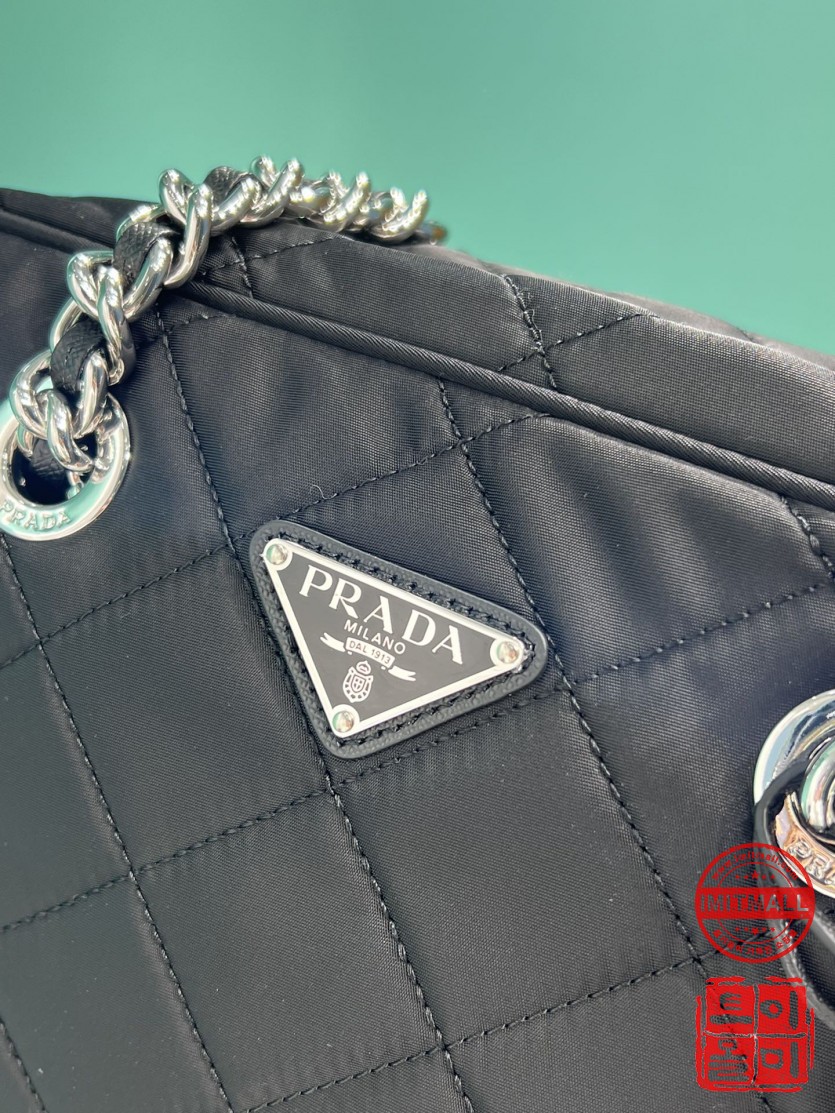 prada_xxxxx_big_00005.jpg